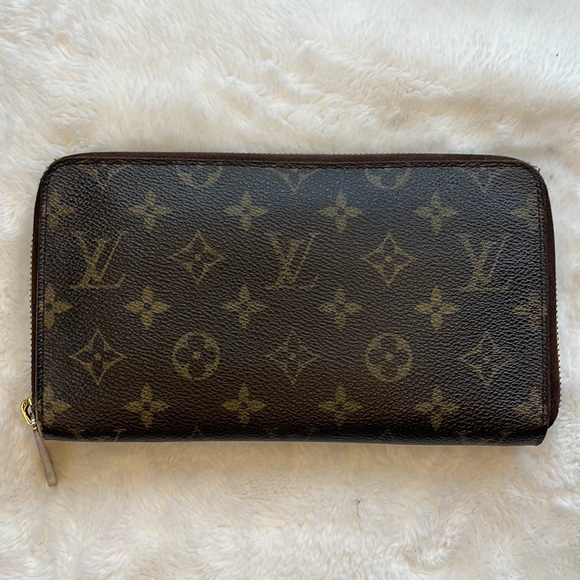 Louis Vuitton Handbags - Louis Vuitton Monogram Zippy Organizer Wallet